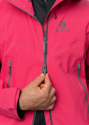 7BYGJFU003-BLACKYAK-MEN-THULAGI-G2-GORE-TEX-3L-PRO-SHELL-JACKET-SE-X8-D04.png