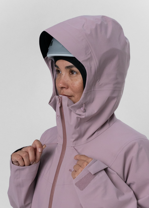7BYGJFU501-BLACKYAK-WOMEN-THULAGI-G2-GORE-TEX-3L-PRO-SHELL-JACKET-M0-D07.png