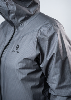 7BYGJSV501-BLACKYAK-WOMEN-JAVARI-GORE-TEX-PERFORMANCE-3L-FULL-ZIP-JACKET-01-D08.png