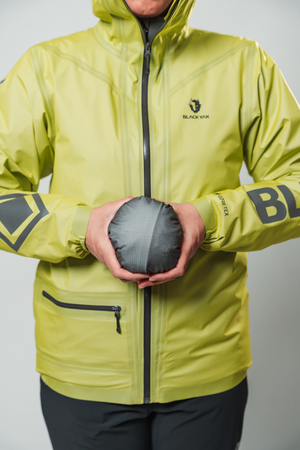 7BYGJSV501-BLACKYAK-WOMEN-JAVARI-GORE-TEX-PERFORMANCE-3L-FULL-ZIP-JACKET-01-D09.png
