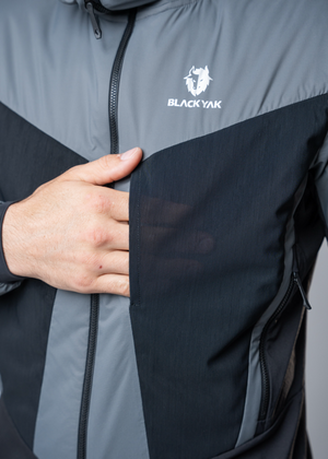 7BYPDSV003-BLACKYAK-MEN-NAGPURI-HOODED-INSULATION-JACKET-01-D02.png