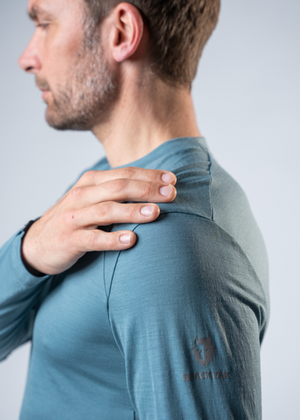 7BYRTSV001-BLACKYAK-MEN-PUMORI-MERINO-ROUNDNECK-LONG-SLEEVE-T-SHIRT-X0-D01.png