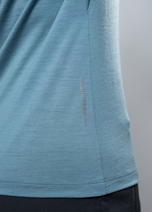 7BYRTSV501-BLACKYAK-WOMEN-PUMORI-MERINO-ROUNDNECK-LONG-SLEEVE-T-SHIRT-X0-D02.png
