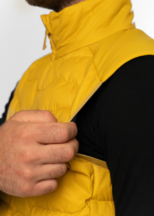 BY1VS0001-MEN-YURINO-LIGHT-DOWN-VEST-EQ-D03.png