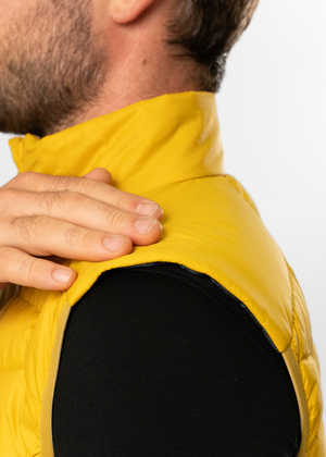 BY1VS0001-MEN-YURINO-LIGHT-DOWN-VEST-EQ-D04.png