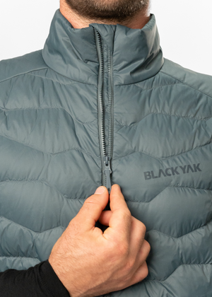 BY1VS0001-MEN-YURINO-LIGHT-DOWN-VEST-PX-D02.png