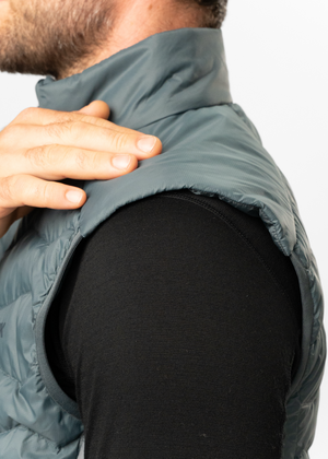 BY1VS0001-MEN-YURINO-LIGHT-DOWN-VEST-PX-D04.png