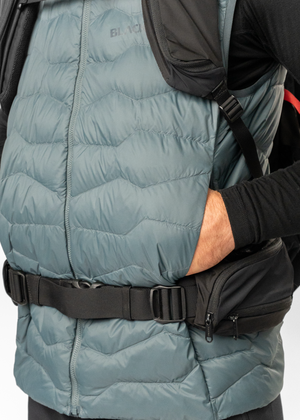 BY1VS0001-MEN-YURINO-LIGHT-DOWN-VEST-PX-D05.png