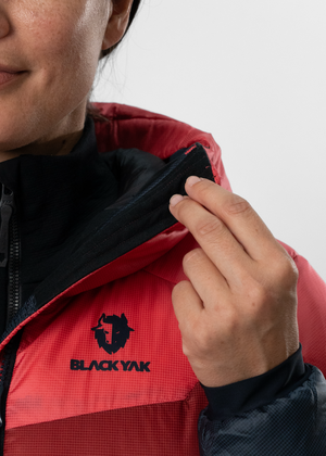 BY2IN0003-WOMEN-TILICHO-HOODED-DOWN-JACKET-CQ-D04.png