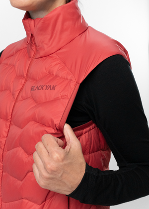 BY2VS0001-WOMEN-YURINO-LIGHT-DOWN-VEST-CJ-D03.png