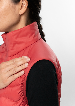 BY2VS0001-WOMEN-YURINO-LIGHT-DOWN-VEST-CJ-D04.png