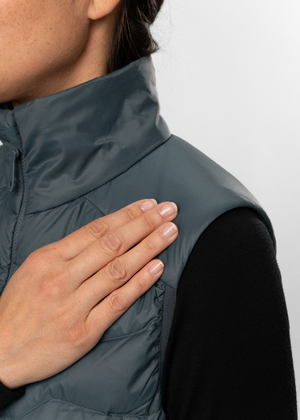 BY2VS0001-WOMEN-YURINO-LIGHT-DOWN-VEST-PX-D04.png